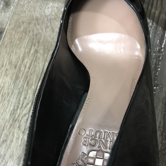 VINCE CAMUTO HEELS - Picture 5 of 5